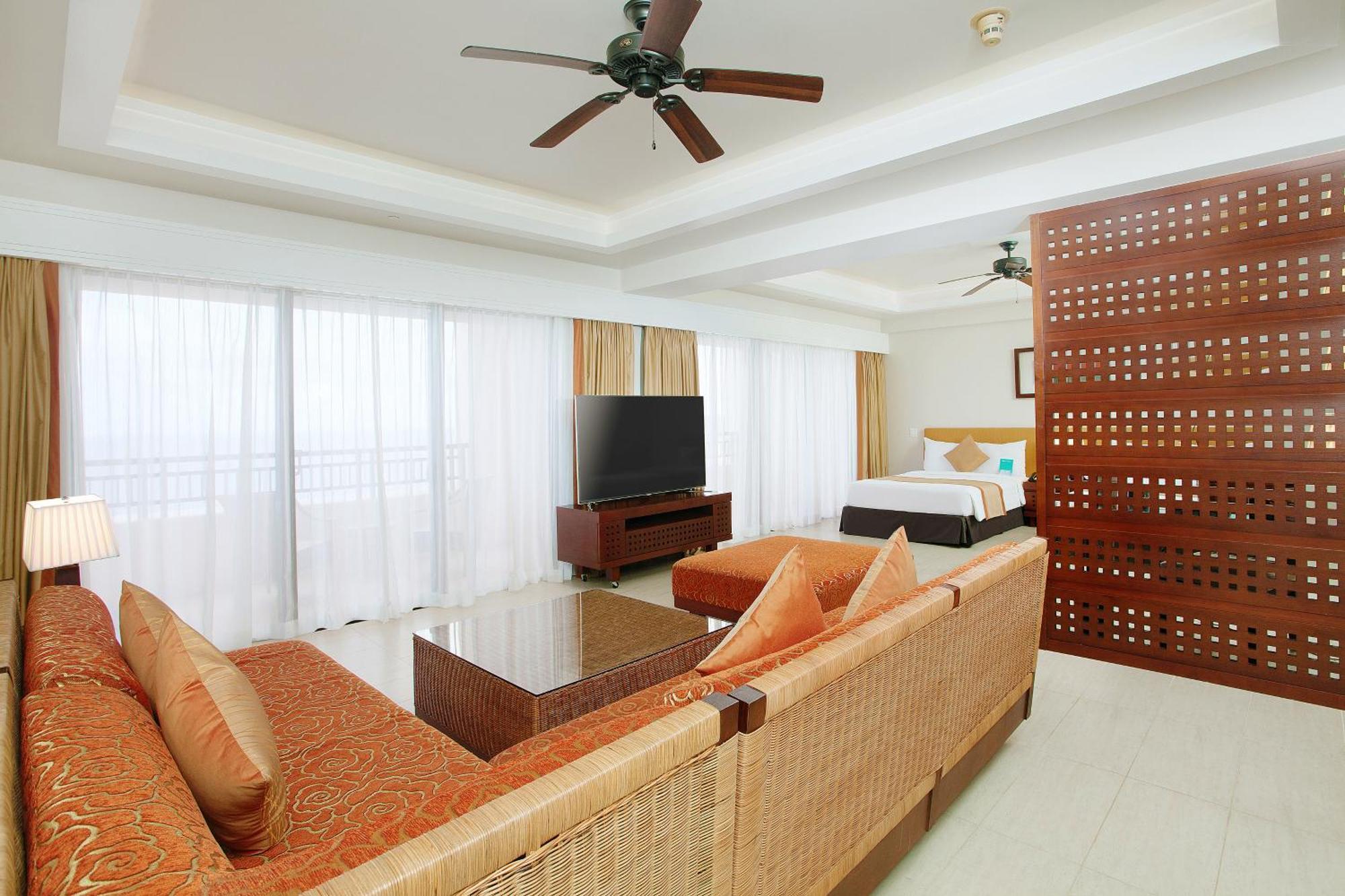 Отель Pacific Islands Club Guam Тумон Экстерьер фото